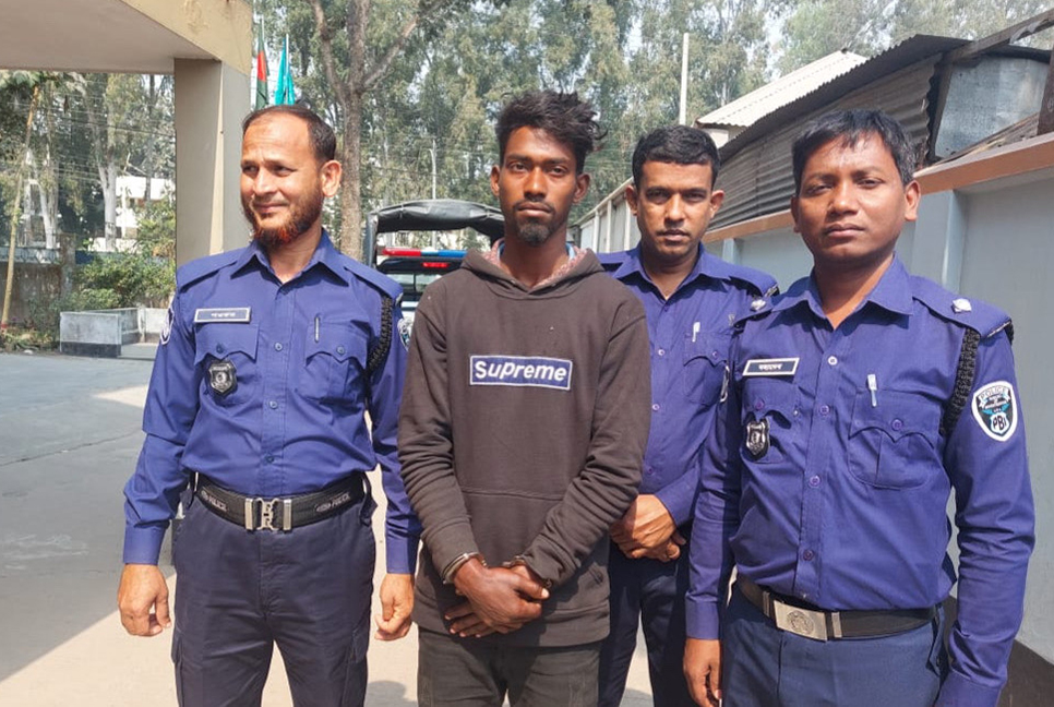 সিরাজগঞ্জে চালককে গলা কেটে হত্যা, পলাতক আসামি গ্রেফতার