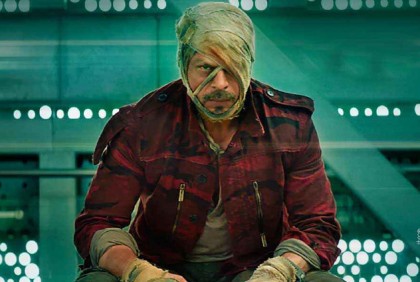 সাফল্যের শিখরে থেকেও হোঁচট খেলেন শাহরুখ?