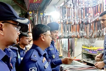 বগুড়ায় বার্মিজ চাকু বিক্রি বন্ধে পুলিশের অভিযান