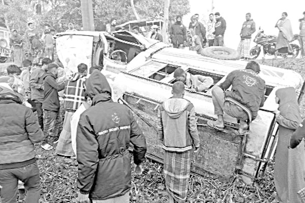 হবিগঞ্জে বাস উল্টে নিহত ৪
