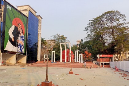 বঙ্গবন্ধুর হাতে গড়া শহীদ মিনার আধুনিকায়ন করল বিসিসি