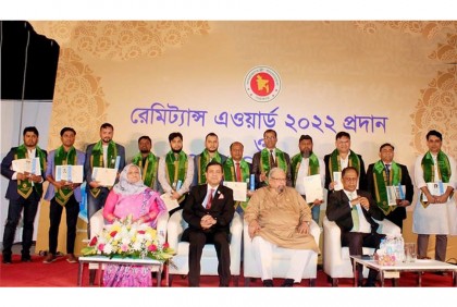 আমিরাতে রেমিট্যান্স অ্যাওয়ার্ড পেলেন ৫২ প্রবাসী