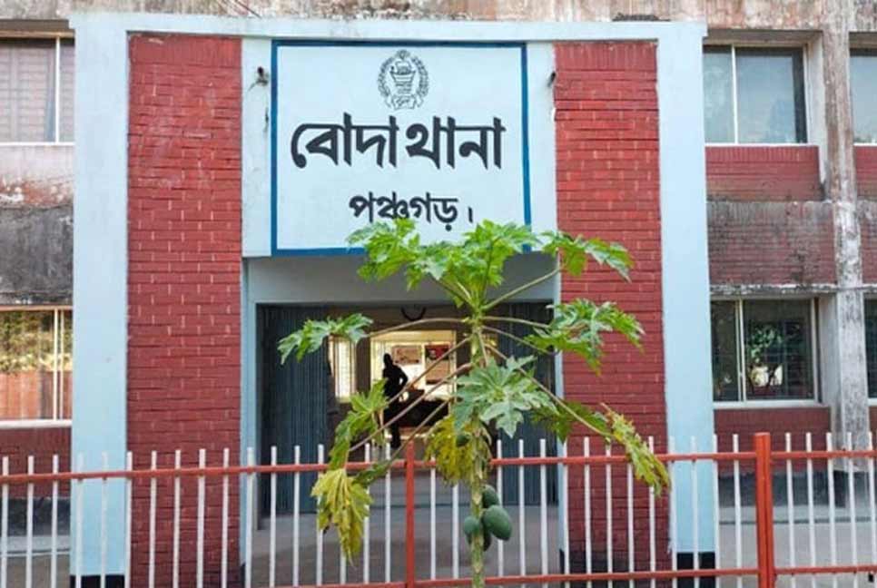 পরকীয়া প্রেমিকার ঘর থেকে আটক পুলিশ সদস্যকে প্রত্যাহার