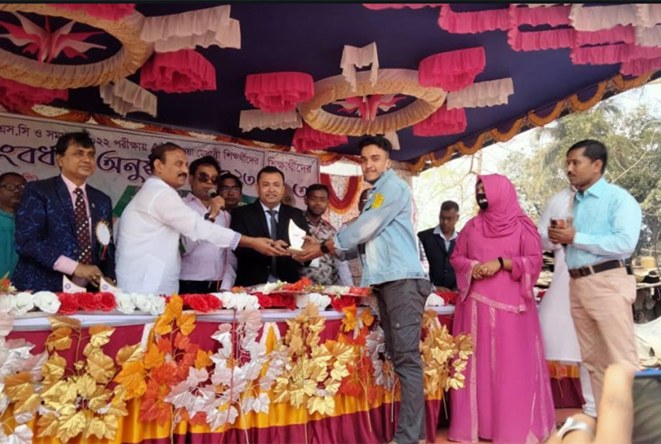 কলারোয়ায় জিপিএ-৫ প্রাপ্ত ৪৯২ শিক্ষার্থীকে সংবর্ধনা