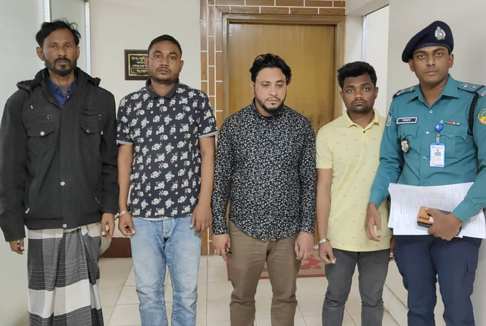 গাজীপুরে ৪ জুয়াড়ি গ্রেফতার 