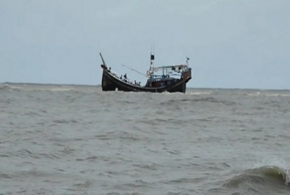 বঙ্গোপসাগরে ট্রলারে ডাকাতি, ৯ জেলে নিখোঁজ