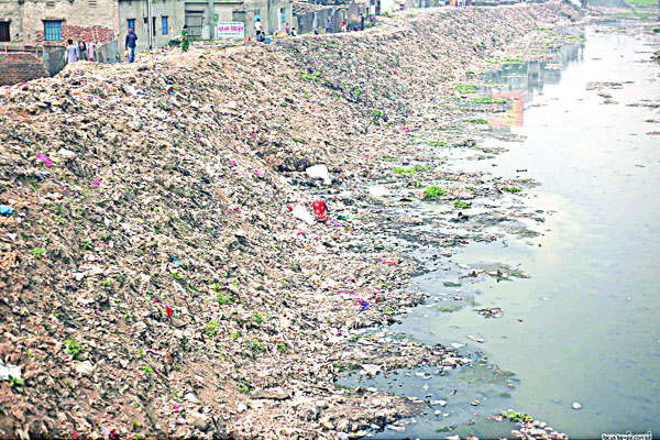 কামরাঙ্গীরচর এলাকায় বুড়িগঙ্গার আদি চ্যানেল খনন