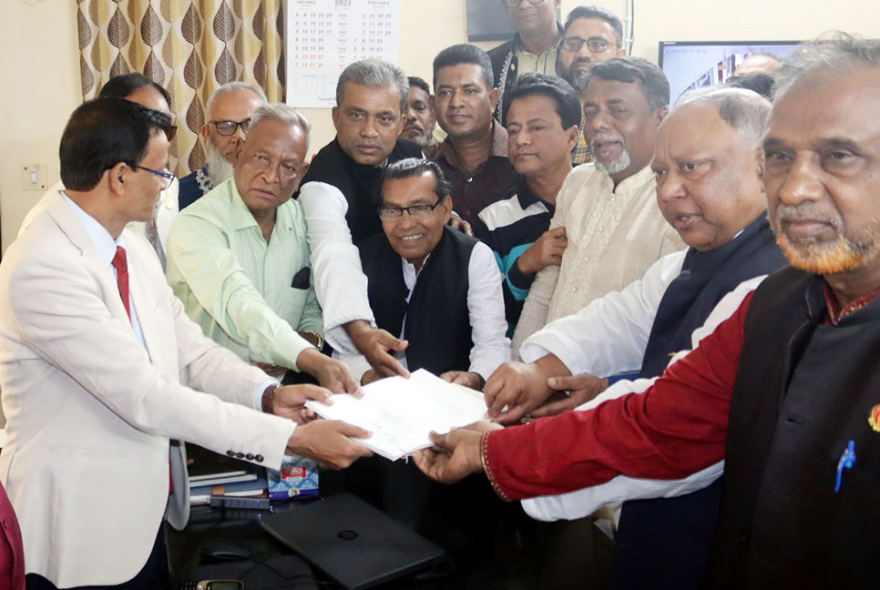 কোটালীপাড়ায় নৌকার প্রার্থী মতিয়ারের মনোনয়নপত্র দাখিল