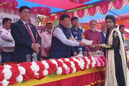 ফরিদপুরে শিক্ষার্থীদের মাঝে মেধাবী বৃত্তি প্রদান
