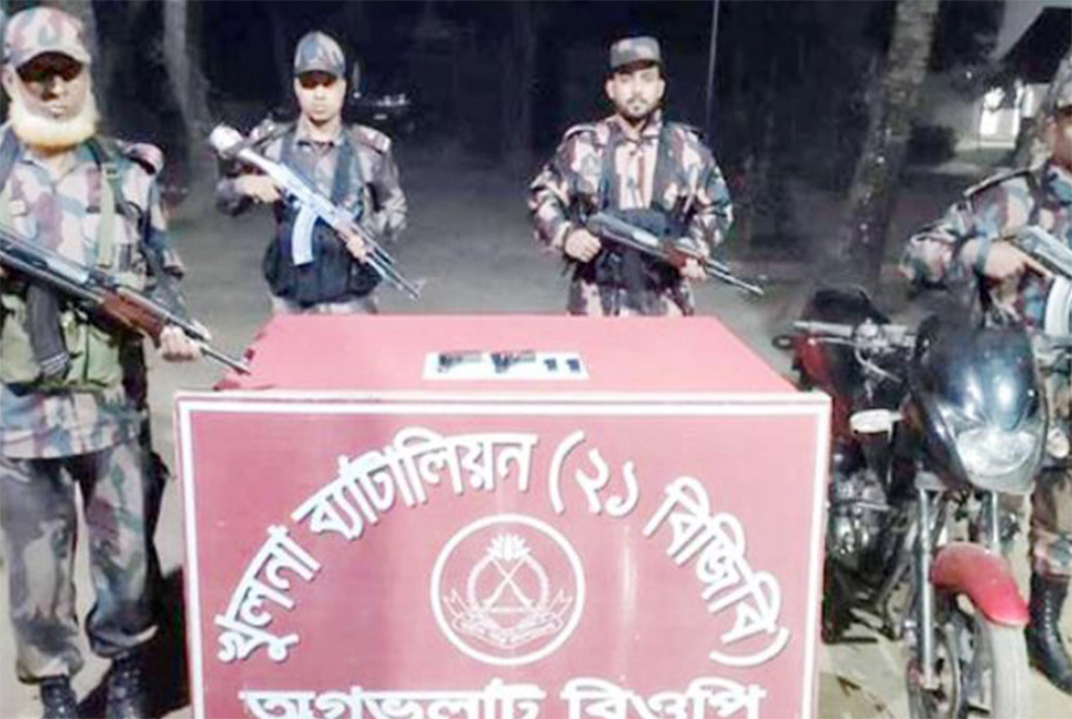 যশোরে পিস্তল-ম্যাগজিন উদ্ধার