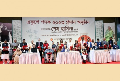 ১৯ বিশিষ্ট ব্যক্তি ও দুটি প্রতিষ্ঠানকে একুশে পদক তুলে দিলেন প্রধানমন্ত্রী

