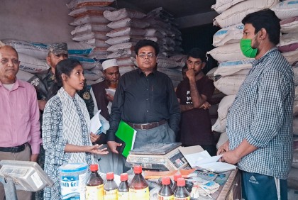 মোরেলগঞ্জে দুই দোকানিকে অর্থদণ্ড 