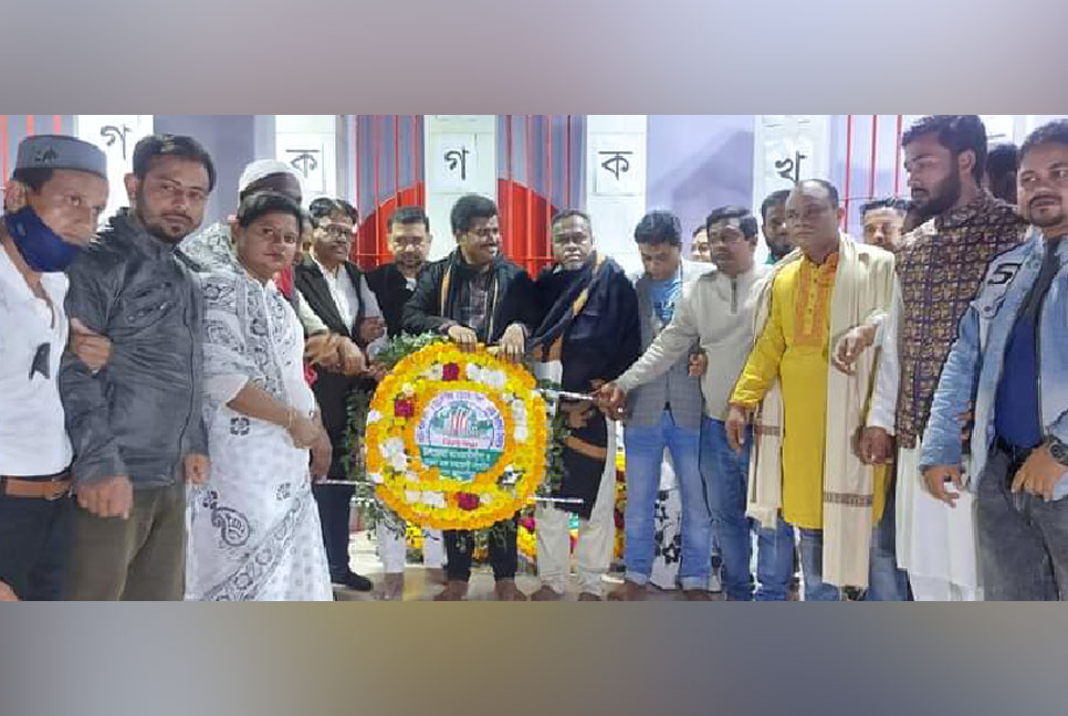 ফুলপুরে ভাষা শহীদদের স্মরণে  পুষ্পস্তবক অর্পণ