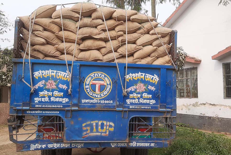 খাওয়ার অনুপযোগী ভিজিডি’র চাল ফেরত দিলেন ইউপি চেয়ারম্যান