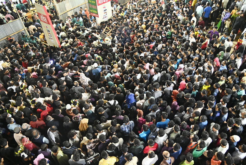 সব স্রোত এসে মিলেছে বইমেলায়