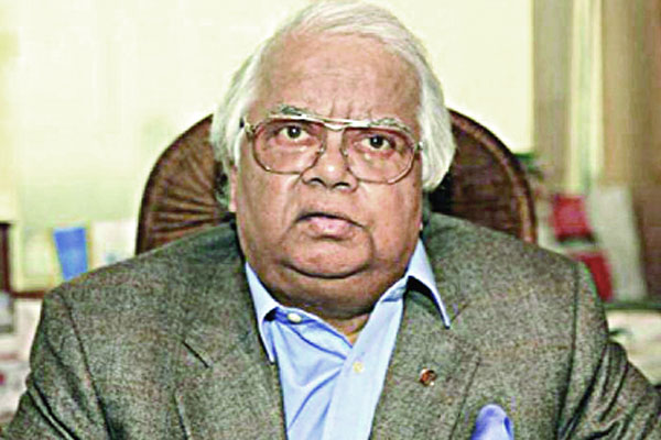 পারিবারিক কবরস্থানে দাফন নাজমুল হুদাকে