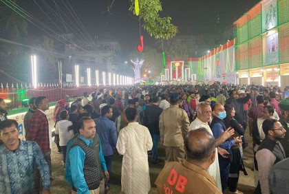 নেত্রকোনায় কড়া নিরাপত্তায় ভাষা শহীদদের প্রতি শ্রদ্ধা