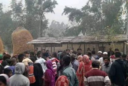 জয়পুরহাটে ভটভটি উল্টে চালকের মৃত্যু