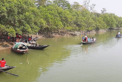 সুন্দরবন থেকে আগ্নেয়াস্ত্রসহ চার বনদস্যু আটক