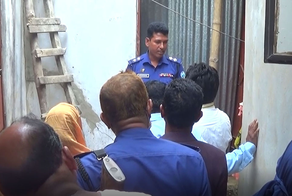 নোয়াখালীতে ১৪৪ ধারা অমান্য করে সাবেক চেয়ারম্যানের বসতঘরে হামলা