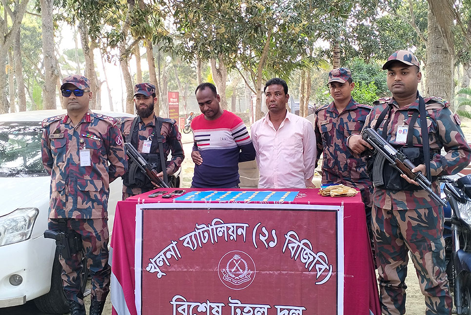 শার্শা সীমান্তে প্রাইভেটকারে মিলল ৪ কেজি স্বর্ণ