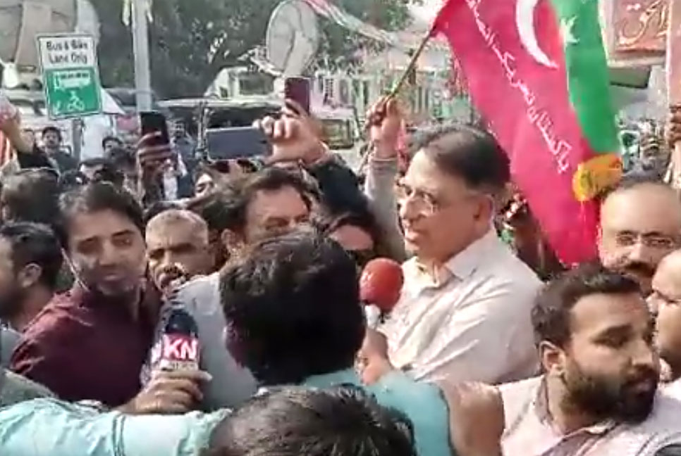 ইমরান খানের ‘জেলে ভরো’ আন্দোলন শুরু, কয়েকশ সমর্থক গ্রেফতার হতে প্রস্তুত
