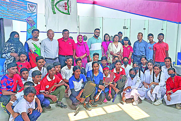 পেনশনের টাকায় স্কোয়াশ একাডেমি