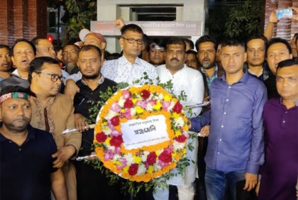 কুমিল্লায় শহীদ মিনারে মহানগর বিএনপির শ্রদ্ধা