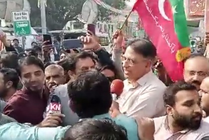 ইমরান খানের ‘জেলে ভরো’ আন্দোলন শুরু, কয়েকশ সমর্থক গ্রেফতার হতে প্রস্তুত