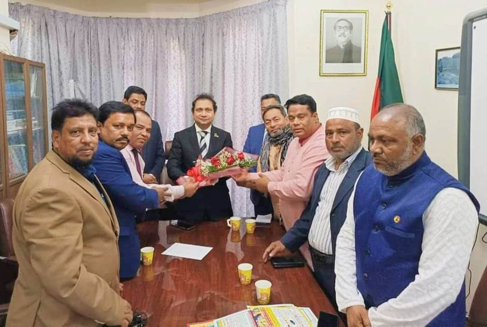 কাতারে নবনিযুক্ত রাষ্ট্রদূত নজরুল ইসলামের সঙ্গে চিরন্তন বাউলের সাক্ষাৎ 

