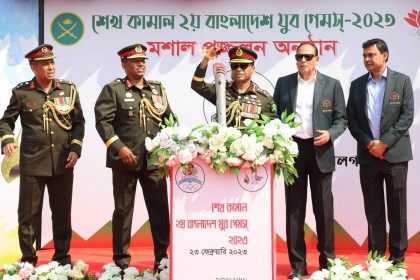 বঙ্গবন্ধুর সমাধিসৌধে পুষ্পস্তবক অর্পণ এবং মশাল প্রজ্জ্বলন সেনাবাহিনী প্রধানের  