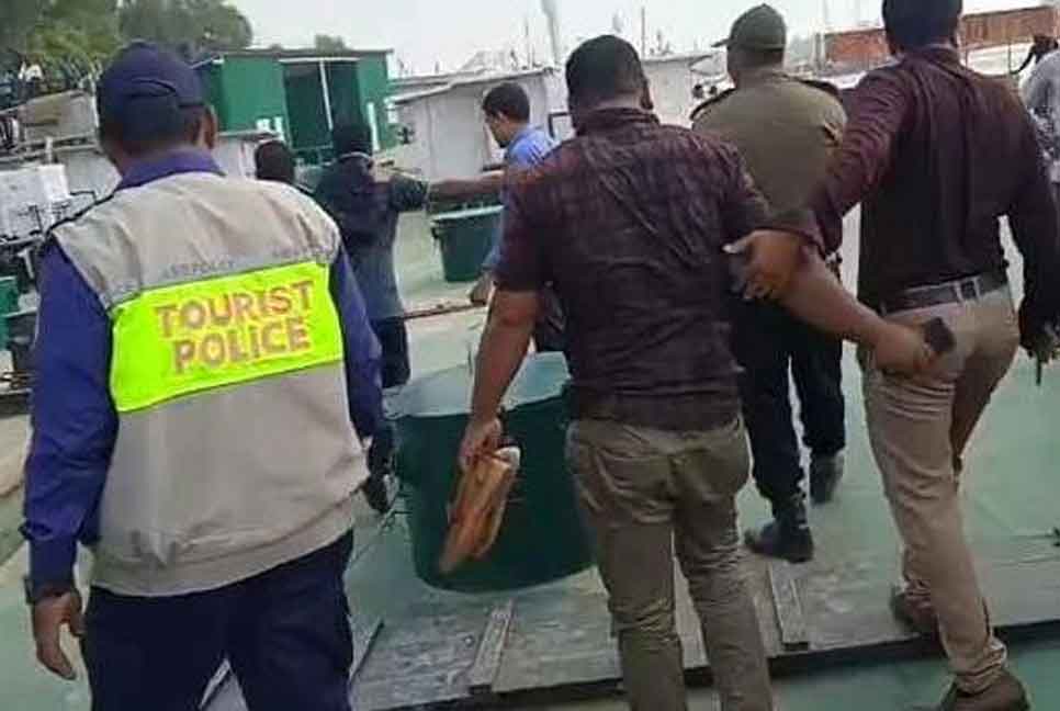 সুন্দরবনে ভ্রমণে যাওয়ার পথে নৌযান ডুবি, ১৩ পর্যটককে জীবিত উদ্ধার