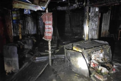 জয়পুরহাটে দুই দোকান পুড়ে ছাই