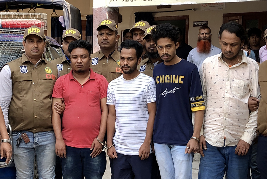 রাজশাহীতে চার অপহরণকারী গ্রেফতার, দেশীয় অস্ত্র উদ্ধার 