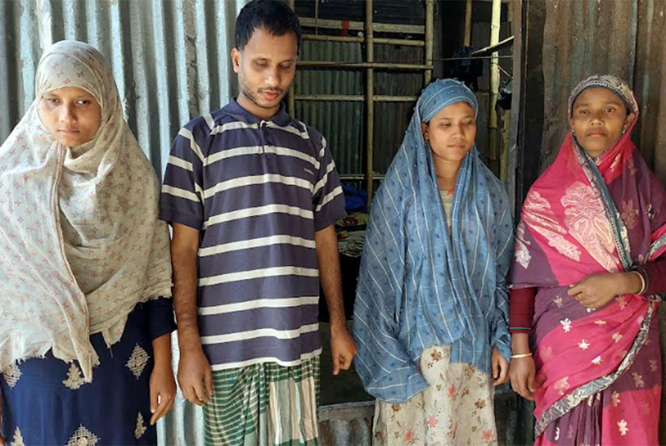 প্রতিবন্ধী ৪ ভাইবোনের মানবেতর জীবনযাপন 