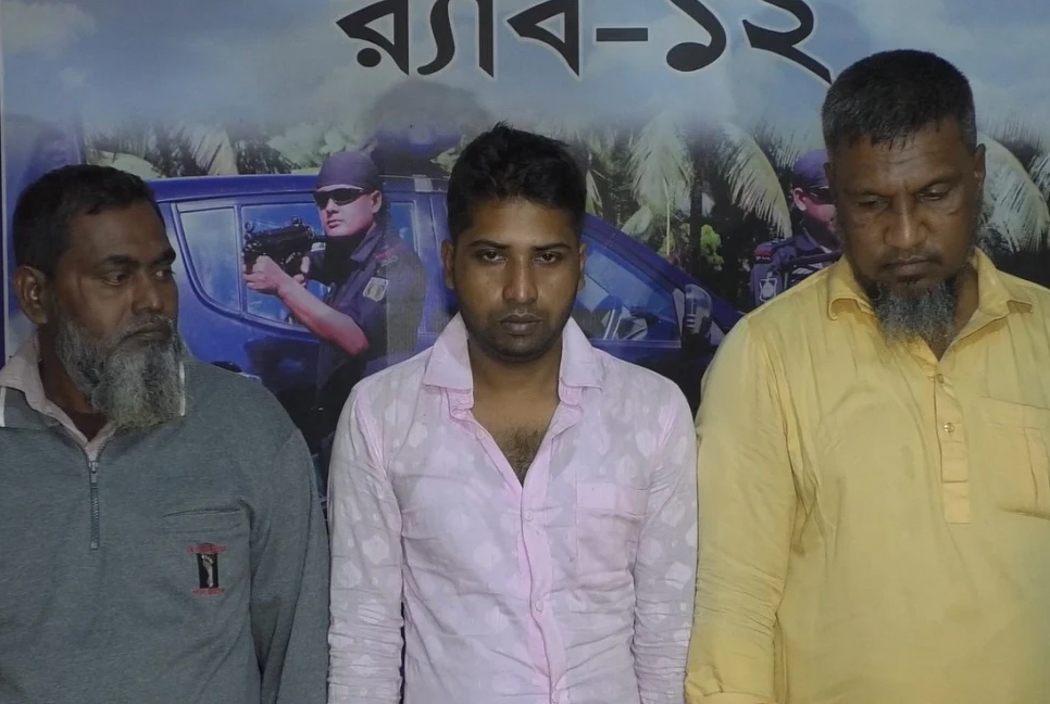 বগুড়ায় ১০ হাজার ইয়াবাসহ গ্রেফতার ৩