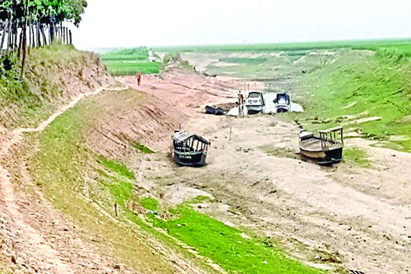 শুকিয়ে গেছে নওগাঁর সাত নদী
