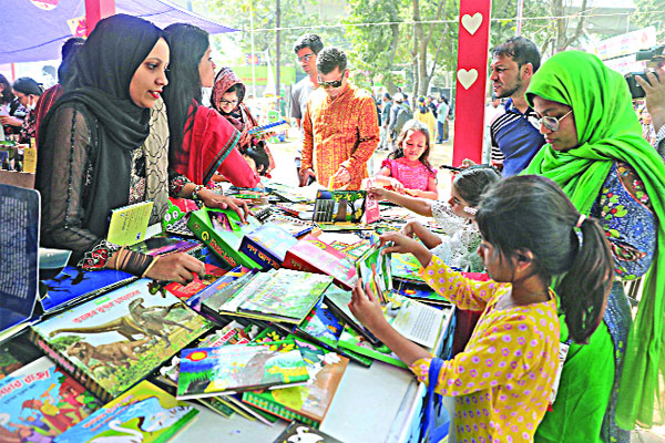 ধুমছে কেনাকাটা
