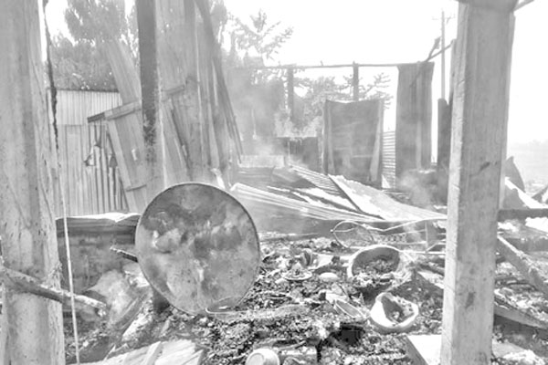 বাড়ির পাশে লাশ, মাদক বিক্রেতার বসতঘর পুড়িয়ে দিল গ্রামবাসী