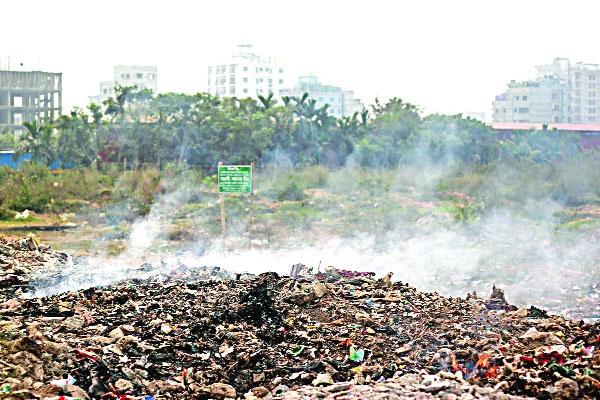 খোলা স্থানে ময়লা-আবর্জনা