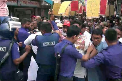 ঝালকাঠিতে বিএনপির স্বাস্থ্য বিষয়ক সম্পাদকসহ ৩৮ জনের বিরুদ্ধে পুলিশের মামলা
