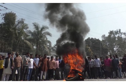 টাঙ্গাইলে আওয়ামী লীগের কমিটি বাতিলের দাবিতে সড়ক অবরোধ