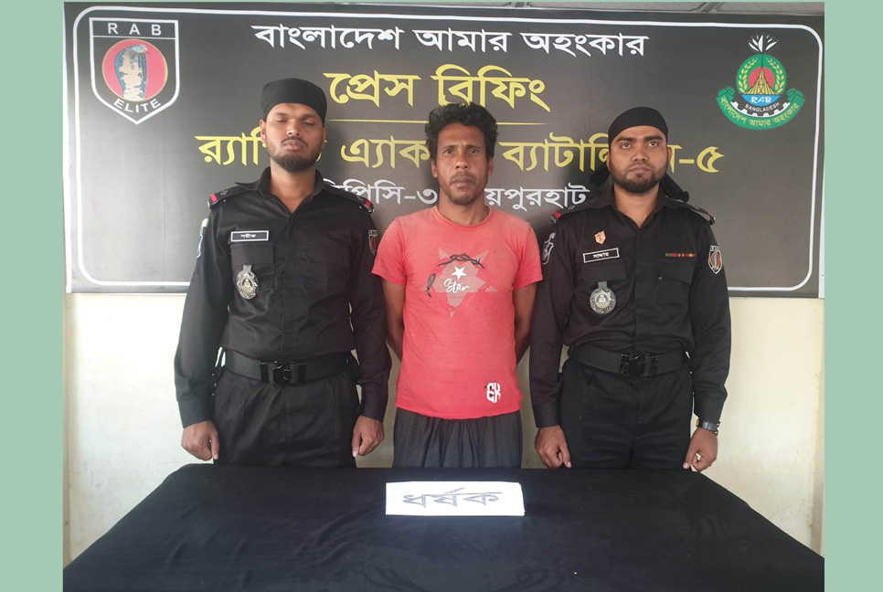 দুই সন্তানকে তালাবদ্ধ করে মাকে ধর্ষণের অভিযোগ