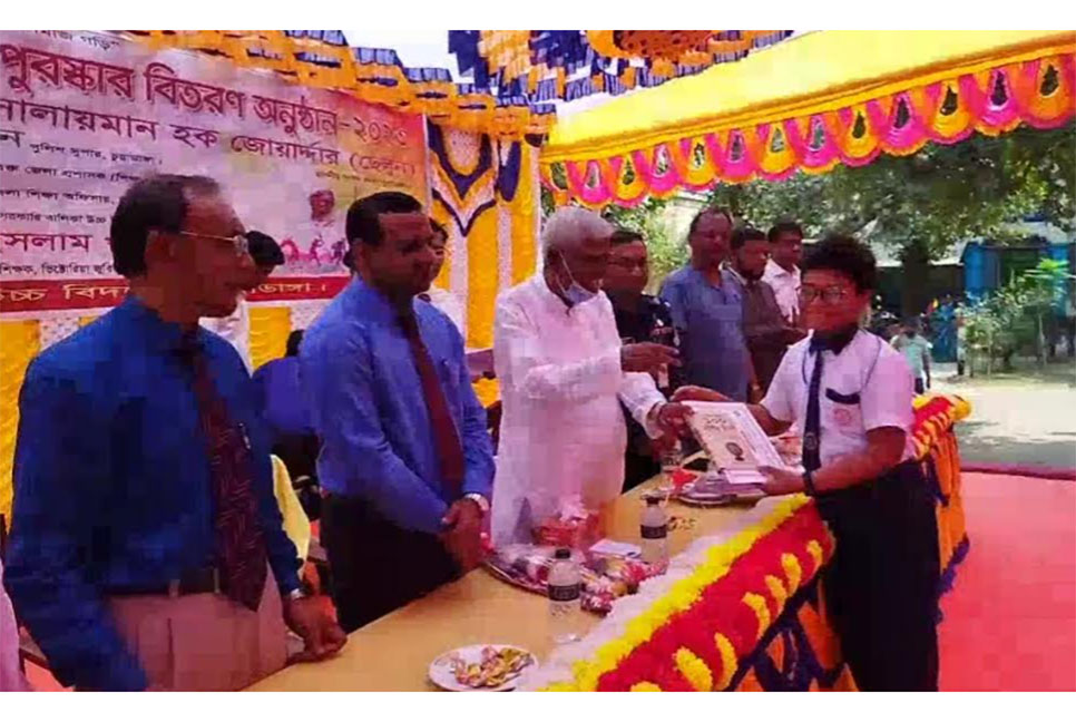 চুয়াডাঙ্গায় ভি জে সরকারি স্কুলের ক্রীড়া প্রতিযোগিতার পুরস্কার বিতরণ