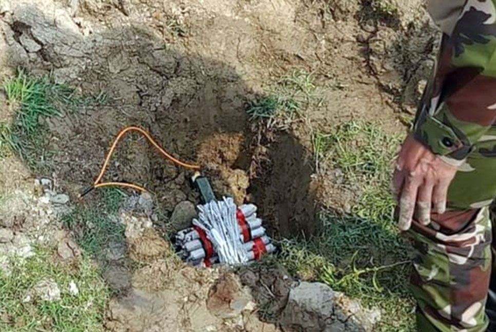সিলেটে বিস্ফোরক ধ্বংস করলো সেনাবাহিনী