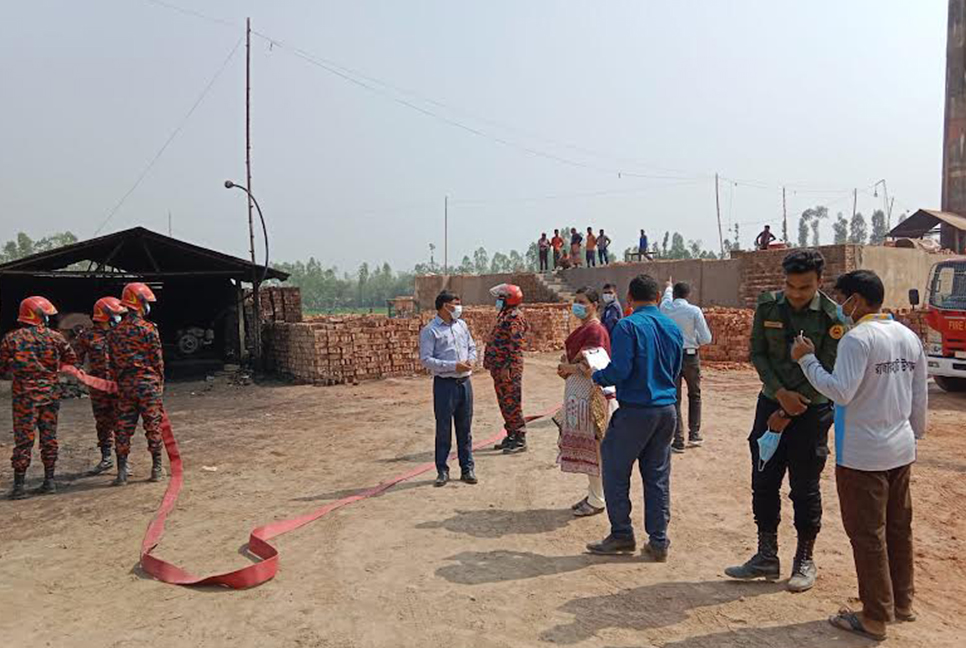 কুড়িগ্রামে ইটভাটায় ভ্রাম্যমাণ আদালত, দুই মালিকের জরিমানা