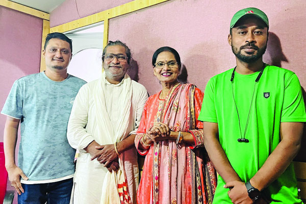 ‘নয়া মানুষ’র টাইটেল গানে শফি মন্ডল-চন্দনা মজুমদার