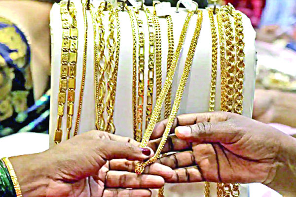 সোনার দাম কমল ভরিতে ১১৬৬ টাকা