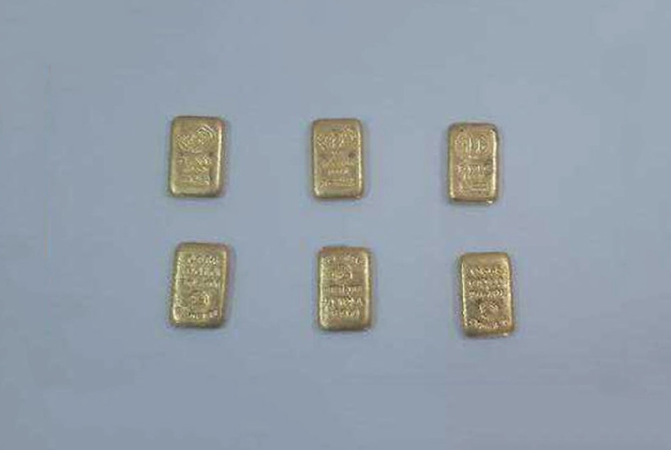মাঠে পড়ে থাকা ব্যাগে মিলল ৭০ লাখ টাকার স্বর্ণ