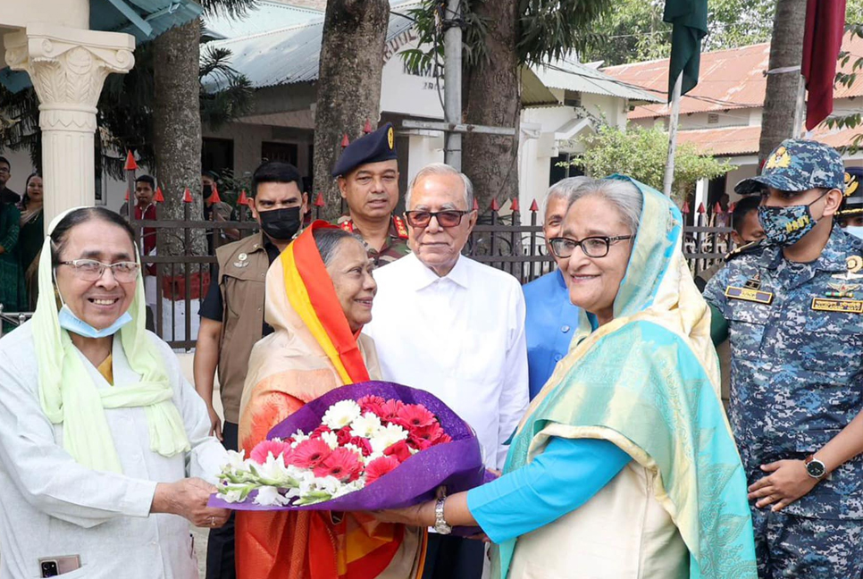 রাষ্ট্রপতির বাড়িতে অতিথি হয়ে গেলেন প্রধানমন্ত্রী